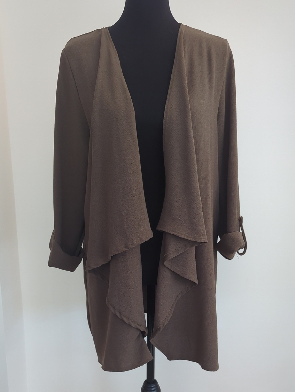 Simplicity Open-Front Asymmetrical Flyaway Cardigan in Taupe Brown